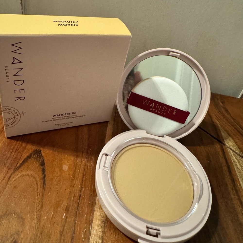 Wanderlust Powder Foundation - Picture 4 of 6